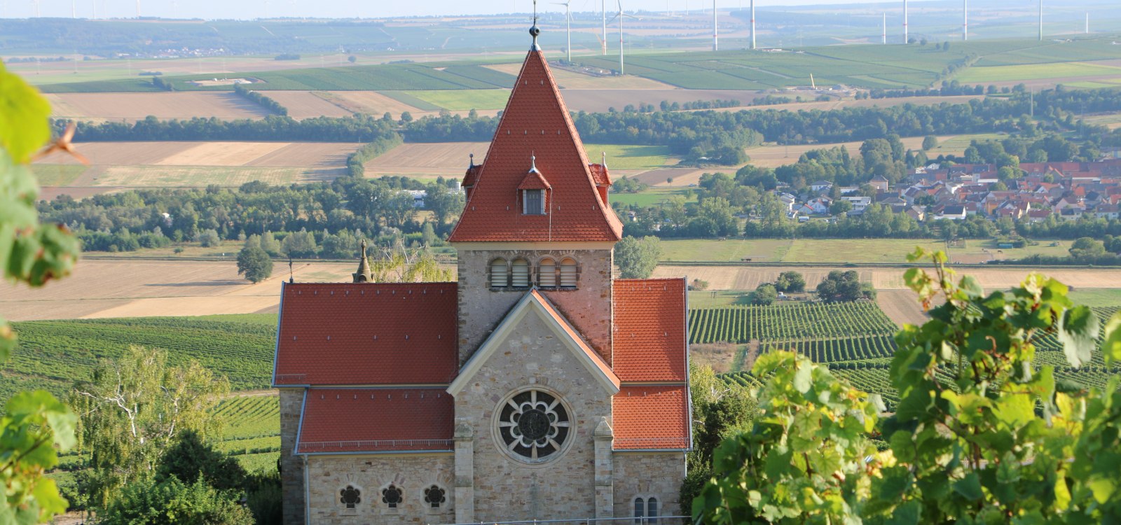 KINDER-ENTDECKERTOUREN_Kreuzkapelle, © Angelika Friedrich KINDER-ENTDECKERTOUREN_Kreuzkapelle, © Angelika Friedrich