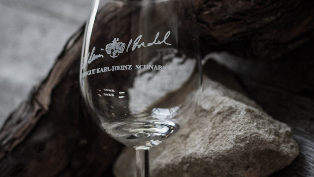 Weingut Schnabel_Weinglas, © Weingut Schnabel Weingut Schnabel_Weinglas, © Weingut Schnabel