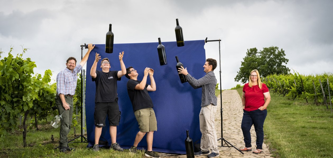 Becker- Das Weingut_Big Bottles, © Becker- Das Weingut Becker- Das Weingut_Big Bottles, © Becker- Das Weingut