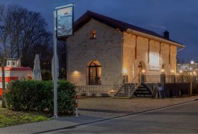 Dat Fischhus Lütte Leuchte © Frau Klaudia Neumann und Herr Heiko Pfau Dat Fischhus Lütte Leuchte © Frau Klaudia Neumann und Herr Heiko Pfau