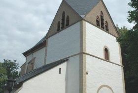 Schornsheim Kath Kirche © Tourismus GmbH "Im Herzen Rheinhessens" Schornsheim Kath Kirche © Tourismus GmbH "Im Herzen Rheinhessens"