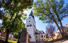 Niersteiner Martinskirche außen © inMEDIA Niersteiner Martinskirche außen © inMEDIA
