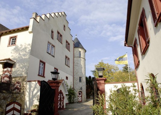 Weingut Schloss Westerhaus © Weingut Schloß Westerhaus Weingut Schloss Westerhaus © Weingut Schloß Westerhaus