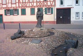 Lioba Brunnen © Tourismus GmbH "Im Herzen Rheinhessens" Lioba Brunnen © Tourismus GmbH "Im Herzen Rheinhessens"