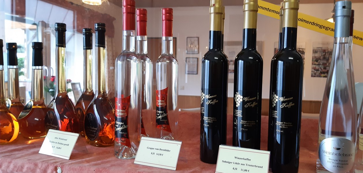 Weingut am Honigberg_Schnaps, © Weingut am Honigberg Weingut am Honigberg_Schnaps, © Weingut am Honigberg