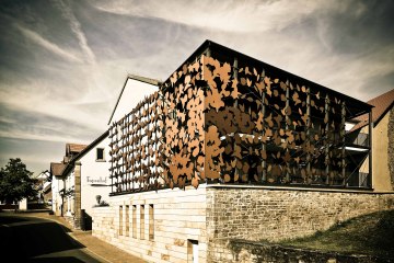 Weingut Espenhof_Fassade_Richard_Bord_high_res Internet, © Weingut Espenhof Weingut Espenhof_Fassade_Richard_Bord_high_res Internet, © Weingut Espenhof