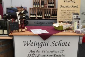 Weingut Schott_Weinstand © Weingut Schott Weingut Schott_Weinstand © Weingut Schott