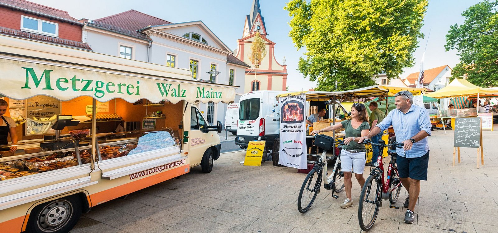 Mit dem Bike auf dem Wochenmarkt, © Dominik Ketz/Rheinhessen-Touristik