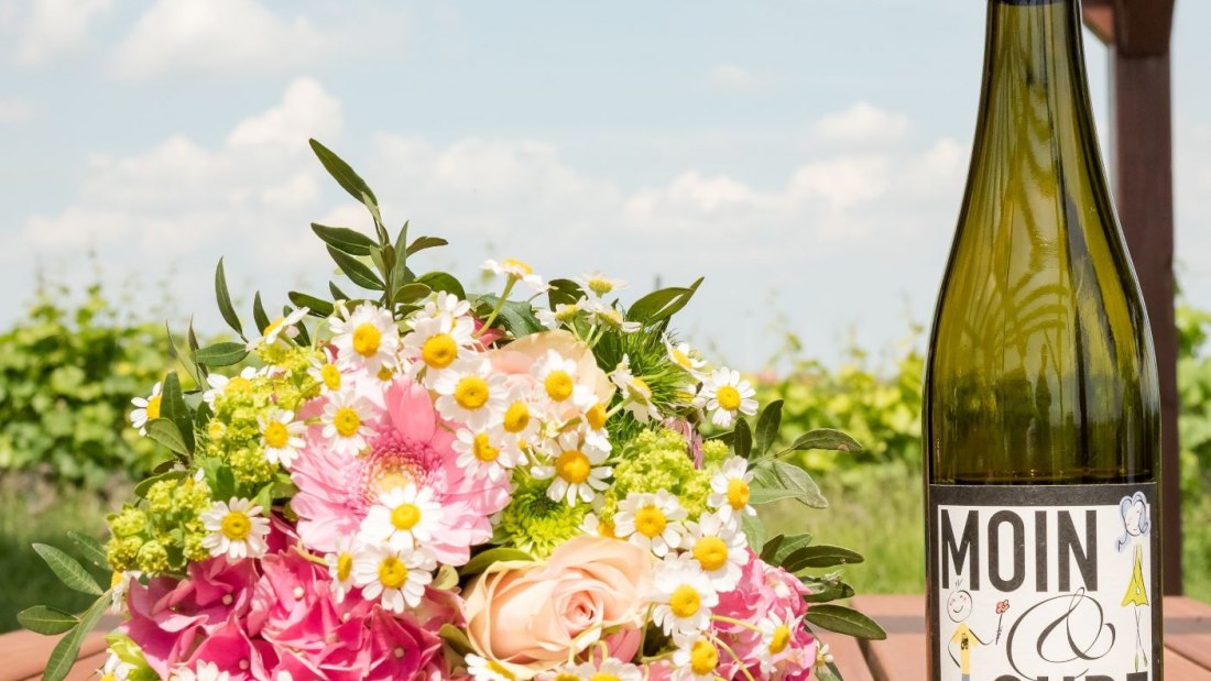 Weingut Schmitt_Weiinflasche, &copy; Weingut Schmitt