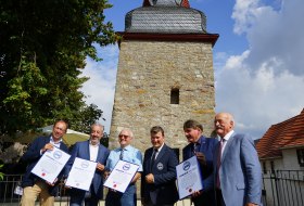 Urkunden&uuml;bergabe