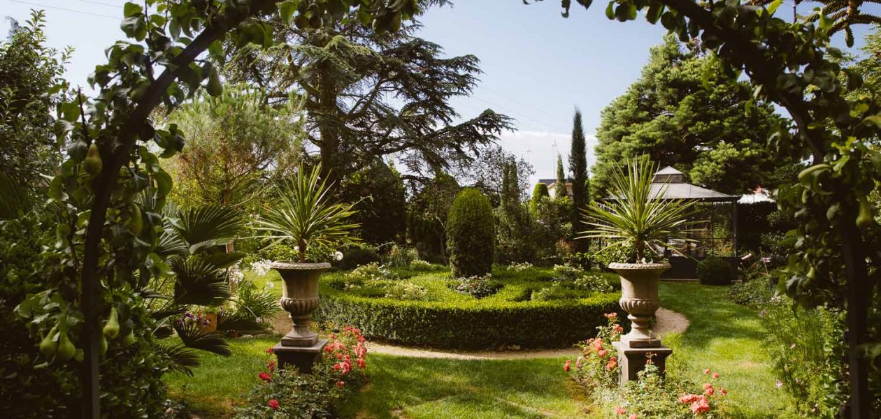 Weingut Listmann_Garten_Bogen, &copy; Weingut Listmann