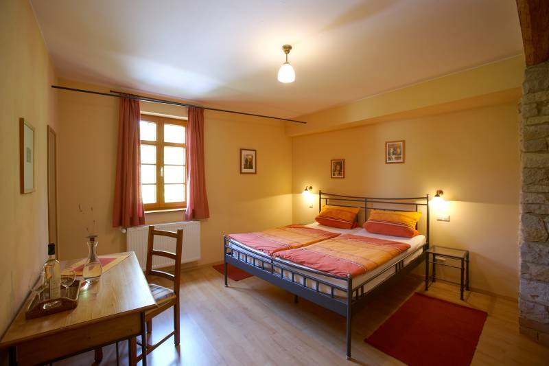 Weingut Julian Wolf-G&auml;stezimmer, &copy; Weingut Julian Wolf