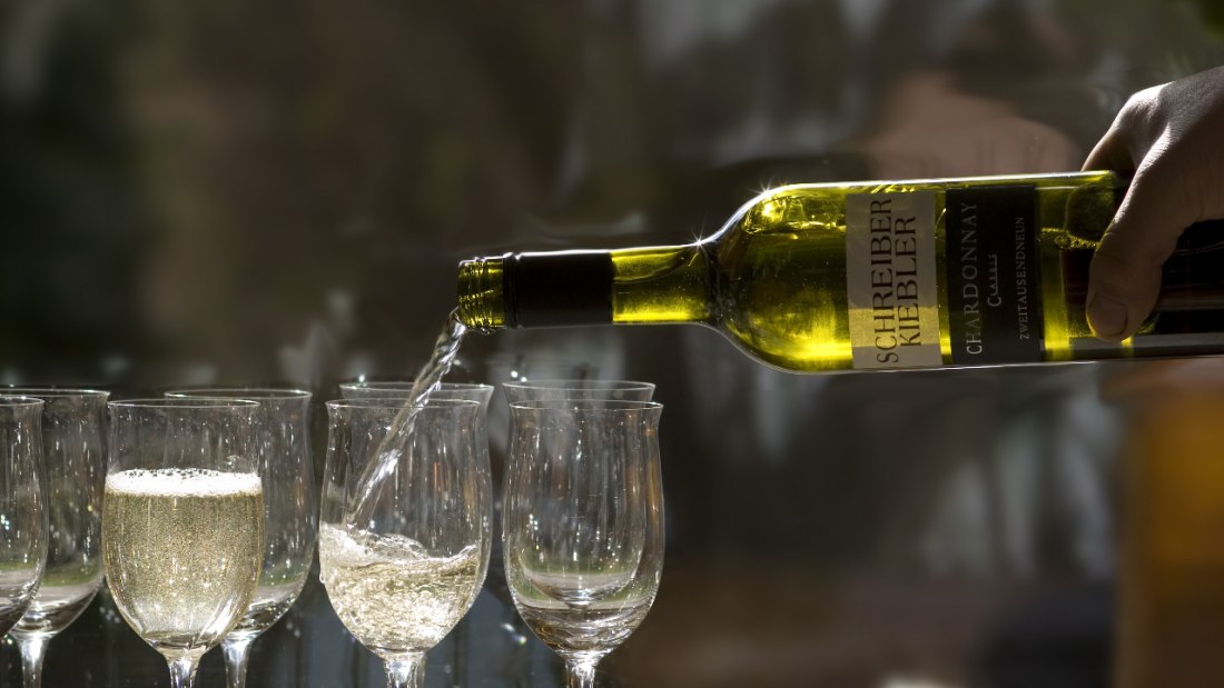 Weingut Schreiber-Kiebler_Einschenken, © Weingut Schreiber-Kiebler