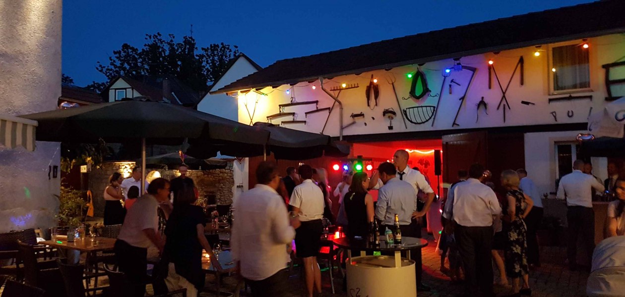 Weingut Ullmer_Innenhof - Beleuchtet, &copy; Weingut Ullmer