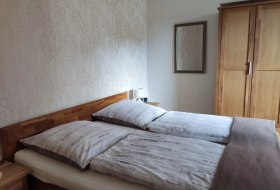 Ferienwohnung Gem&uuml;nde_Schlafzimmer &copy; Ferienwohnung Gem&uuml;nde