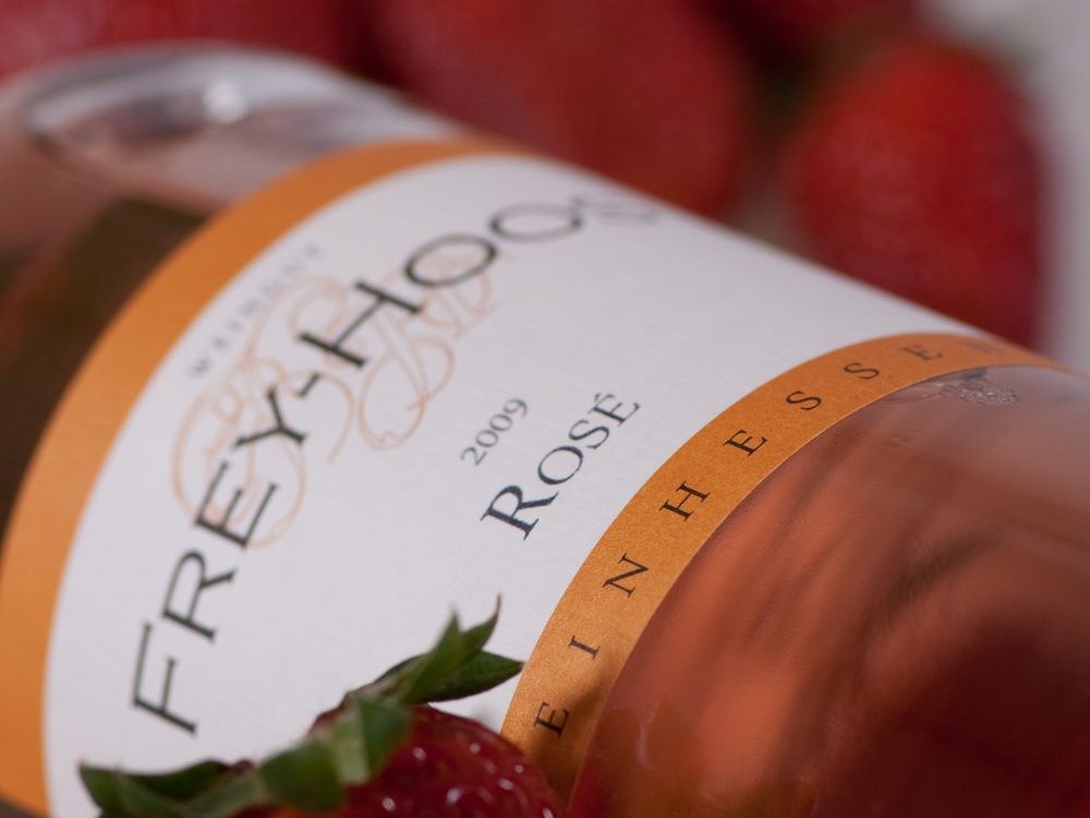 Weingut Hoos_Weinflasche, &copy; Weingut Hoos