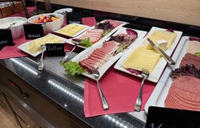 Fr&uuml;st&uuml;cksbuffet2 &copy; Das Crass / Manfred Wappel