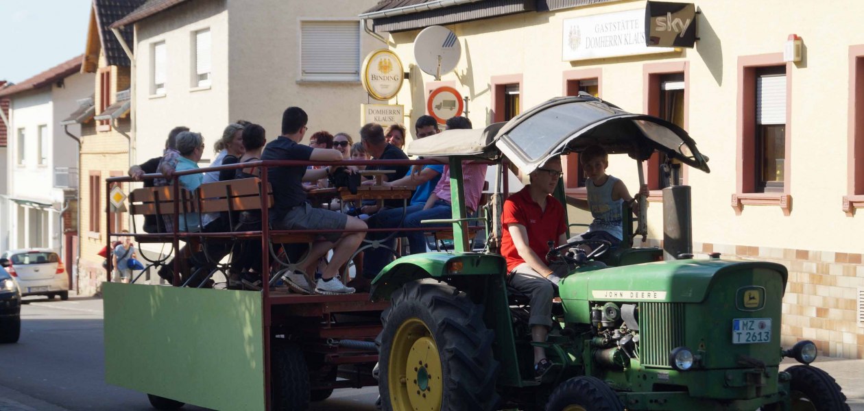 Weingut Becker_Funzelfahrt, &copy; Weingut Becker