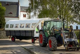 Planwagenfahrt durch die Udenheimer Weinberge