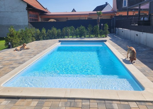 Pool © C. Daniel