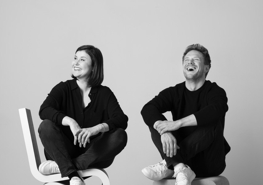 Katharina und Manuel sitzend