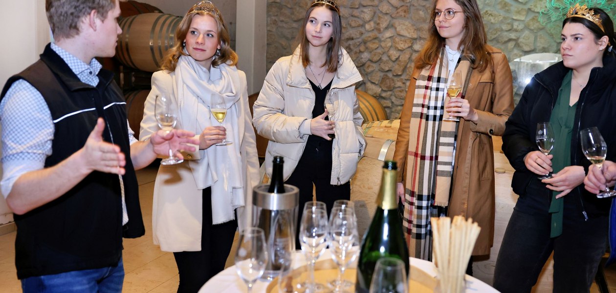 Machmer_Dt_Weinmajest&auml;ten_im_Weingut_R_Uhrig