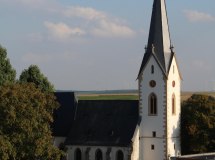 Katholische Pfarrkirche St. Alban von S&uuml;den &copy; Tourismus GmbH "Im Herzen Rheinhessens"