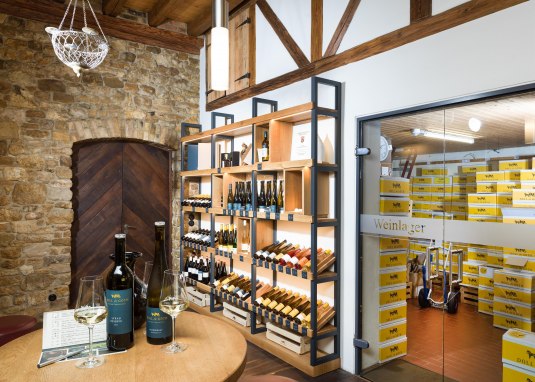 Weingut Doll&Göth Vinothek © Carsten Costard