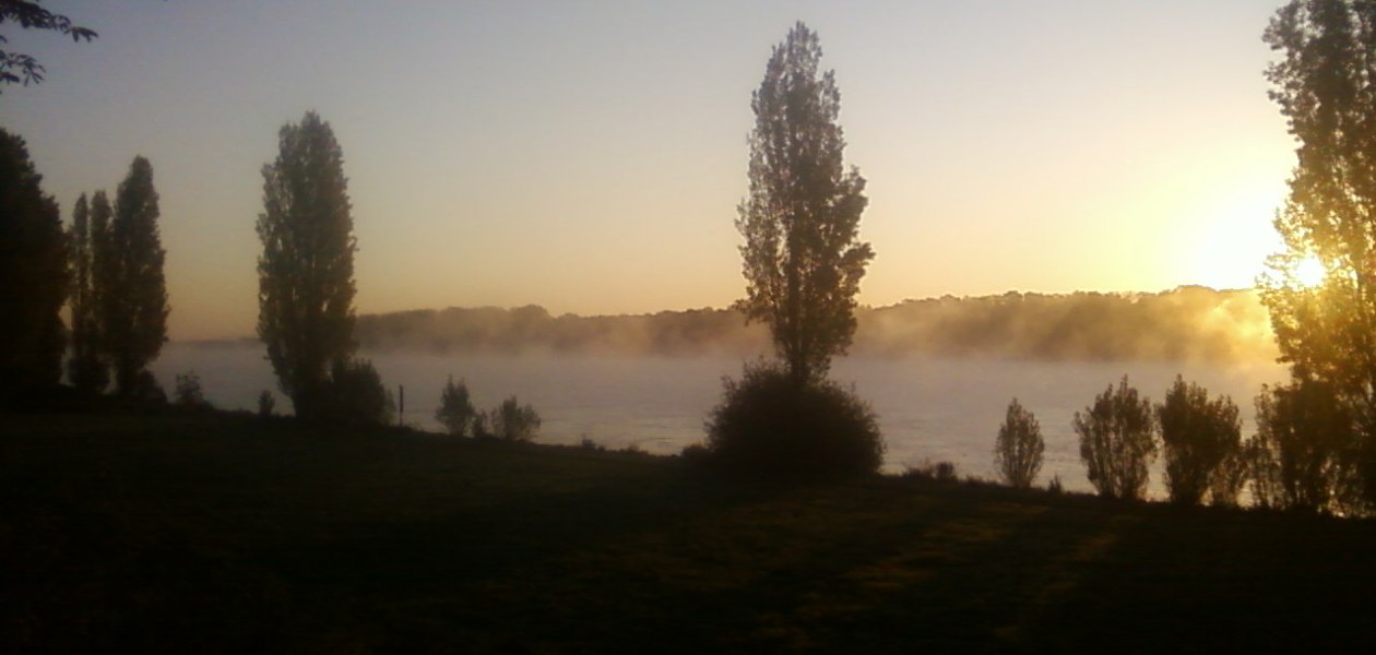Weingut Pfleger_Sonnenaufgang am Rhein, &copy; Weingut Pfleger