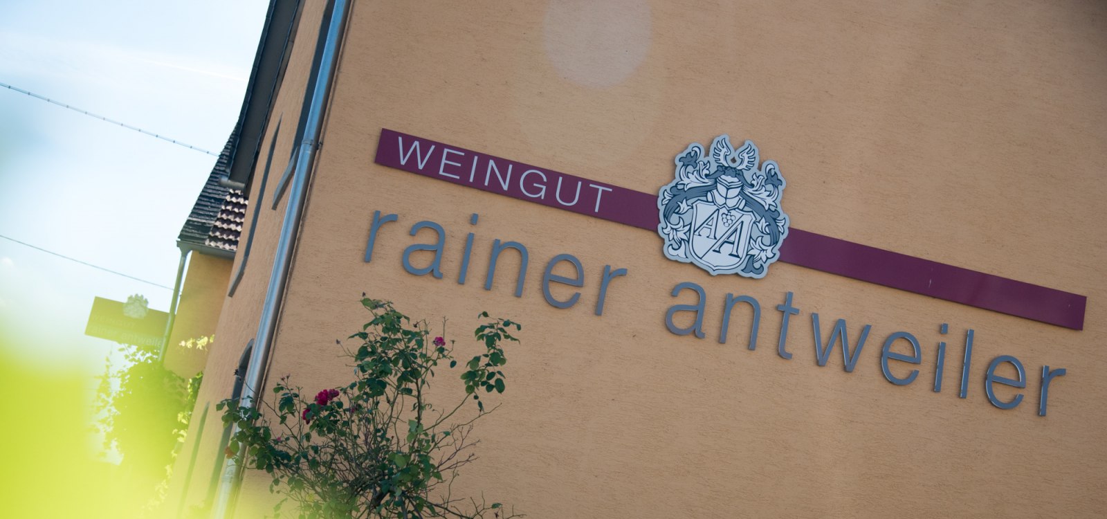 Weingut Antweiler_Wand Logo, &copy; Weingut Antweiler