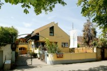 Weingut Peter Schmitt_Haus und Gutsschaenke, © Weingut Peter Schmitt