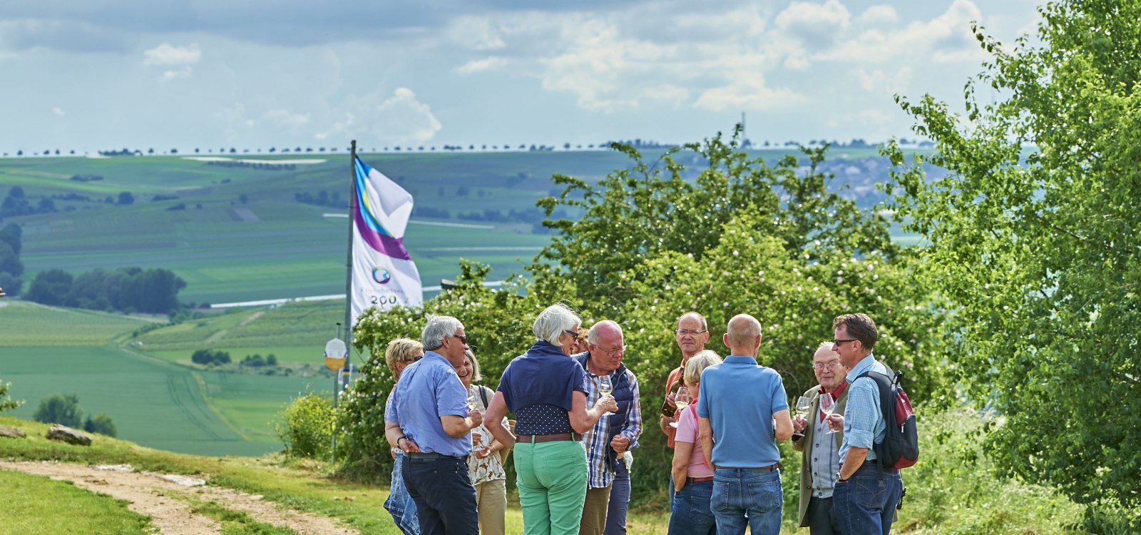 Gäaste bei der Wanderung, © Dieth &amp; Schröder Fotografie, Rheinhessenwein e.V.