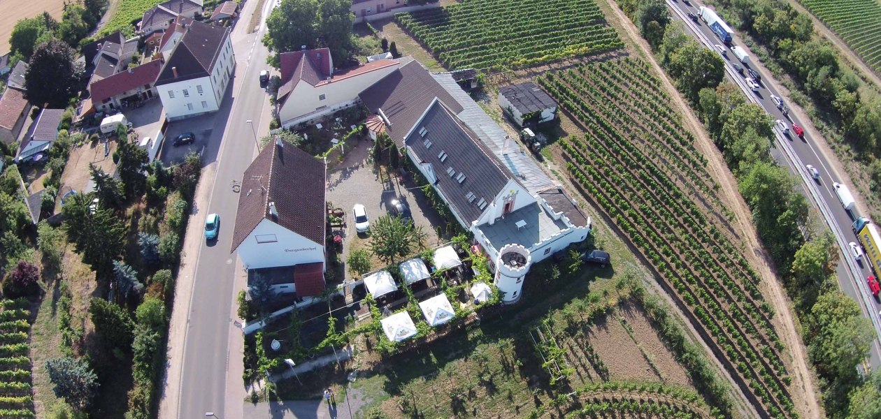 Burgunderhof Mergel_Luftbild, &copy; Burgunderhof Mergel