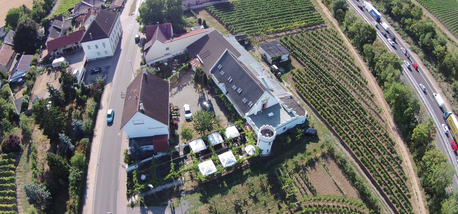 Burgunderhof Mergel_Luftbild, &copy; Burgunderhof Mergel