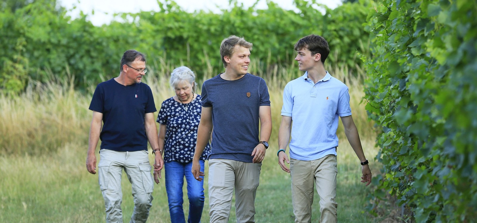 Familie im Weinberg, &copy; Marc Hurstel